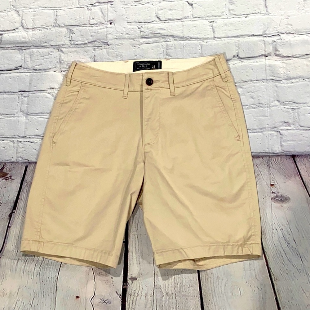 Men’s Abercrombie & Fitch Khaki shorts - 28